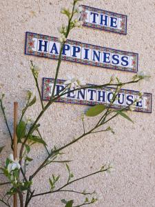 THE HAPPINESS PENTHOUSE Dream Holiday at 100m Beach