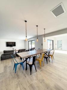 Villa 400m2 piscine intérieure très calme