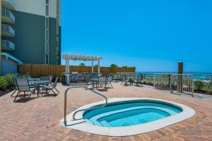 Twin Palms 402