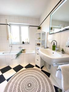 Step Apartments - Large, Luxurious and Central