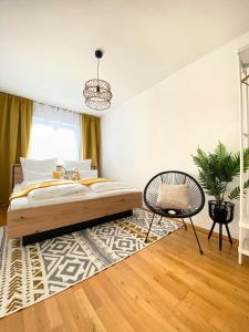 Step Apartments - Large, Luxurious and Central