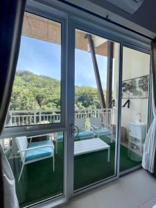 1BD 1BA PENTHOUSE 2X QUEEN