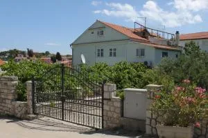 Apartments and rooms with parking space Mali Losinj (Losinj) - 2495 - Premuda