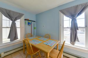 1 Block to Convention Center! Dog-Friendly Apt