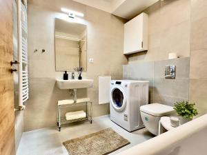 Yarn - brand new - free parking - balcony with city view - Central shopping mall