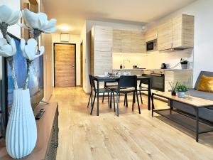 Yarn - brand new - free parking - balcony with city view - Central shopping mall