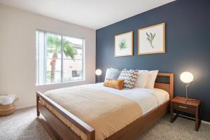 Hollywood 1BR w Gym Spa Pool nr Metro LAX-52