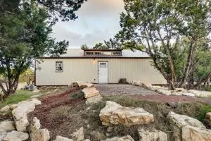 Lakehills Cabin with Fire Pit, Near Medina Lake! - Mico