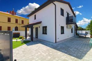 Family friendly house with a swimming pool Galizana, Fazana - 20593 