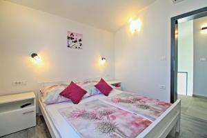 Family friendly house with a swimming pool Galizana, Fazana - 20593