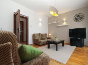 Apartments with parking space Fazana - 20637
