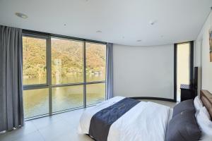 Crest72 Hotel