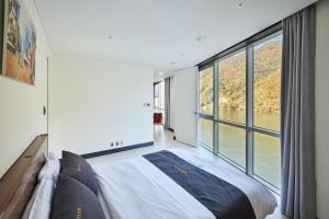 Crest72 Hotel
