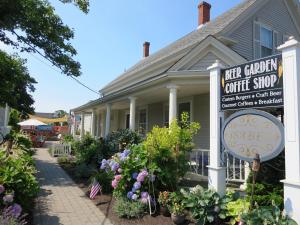 Historic Harwich Port Retreat: The Mooring