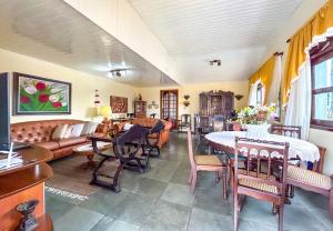 Chacara elegante com piscina e lazer em Atibaia SP