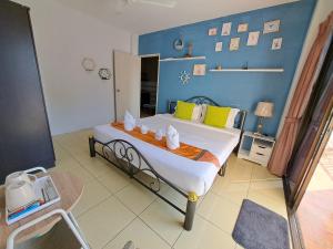 Lily Holiday hotel 百合假日酒店