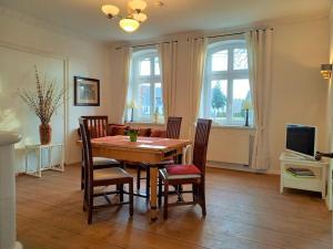 Ferienwohnung "Unter den Linden" in Buchholz an der Müritz mit Naturgarten