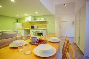 Cosy 2 bedroom flat in Akácfa st., Sol