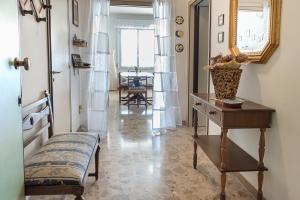 M340 - Marcelli, accogliente trilocale fronte mare con balcone