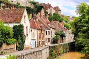 Maisons de vacances Grande Maison a Semur en plein coeur Historique : photos des chambres