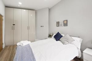 3BR Duplex Penthouse Harrow centre