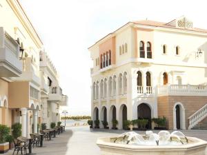The Ritz-Carlton Abu Dhabi, Grand Canal