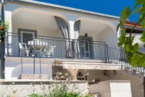 Apartment Brigitte with balcony & sea view - Risika