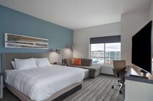 King Room room in Hyatt House Louisville East