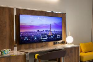 Deluxe Queen Room with Paris View room in Pullman Paris Montparnasse