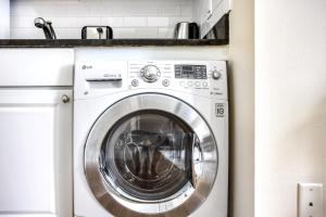 Back Bay 1br w wd nr Newbury St BOS-724