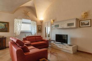 GuestHost - Palazzo Altieri Elegant Apartment