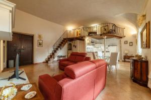 GuestHost - Palazzo Altieri Elegant Apartment