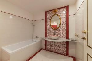 GuestHost - Palazzo Altieri Elegant Apartment