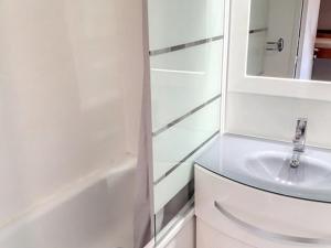 Studio cabine climatisé avec piscine et parking à Bormes-les-Mimosas - FR-1-610-75