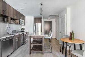 Crystal City 2BR w Pool Gym WD 1 block to WF WDC-272