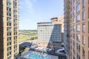 Crystal City 2BR w Pool Gym WD 1 block to WF WDC-272