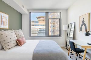 Crystal City 2BR w Pool Gym WD 1 block to WF WDC-272