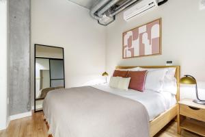 Downtown 1BR w Gym WD walkable location SEA-48