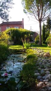 Maisons de vacances Maison de 2 chambres avec piscine privee jardin clos et wifi a Cheval Blanc : photos des chambres