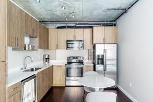 Downtown 1BR w Gym WD walkable location SEA-49