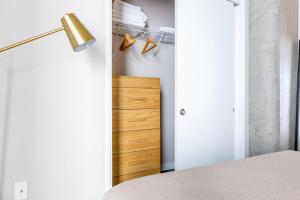 Downtown 1BR w Gym WD walkable location SEA-49