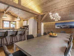 Chalets Chalet 4* cosy au coeur de La Clusaz, 13 pers, avec Wifi et billard - FR-1-304-177 : photos des chambres