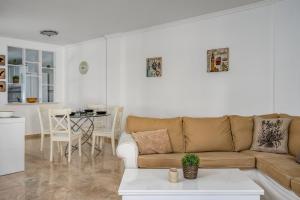 Calahonda park apartment with pool by Costarentals - Ref 91