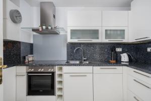 El Porton apt Calahonda by Costarentals - Ref 95