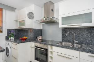 El Porton apt Calahonda by Costarentals - Ref 95