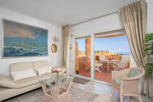 El Porton apt Calahonda by Costarentals - Ref 95