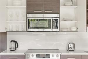 Downtown 1BR w Gym WD BBQ nr Dining Shops SEA-398