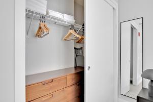 Loop Studio w Pool Gym Lounge nr Riverwalk CHI-633