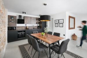 House NoE- with hot tub 