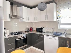 Aether Flats No7,Old Town, Beach, Central, Netflix